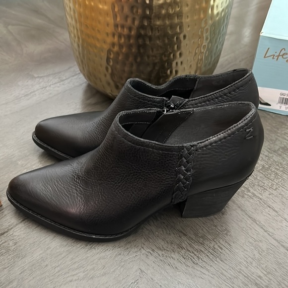 ZODIAC AVA LEATHER HEELS SHOOTIES - Picture 8 of 10